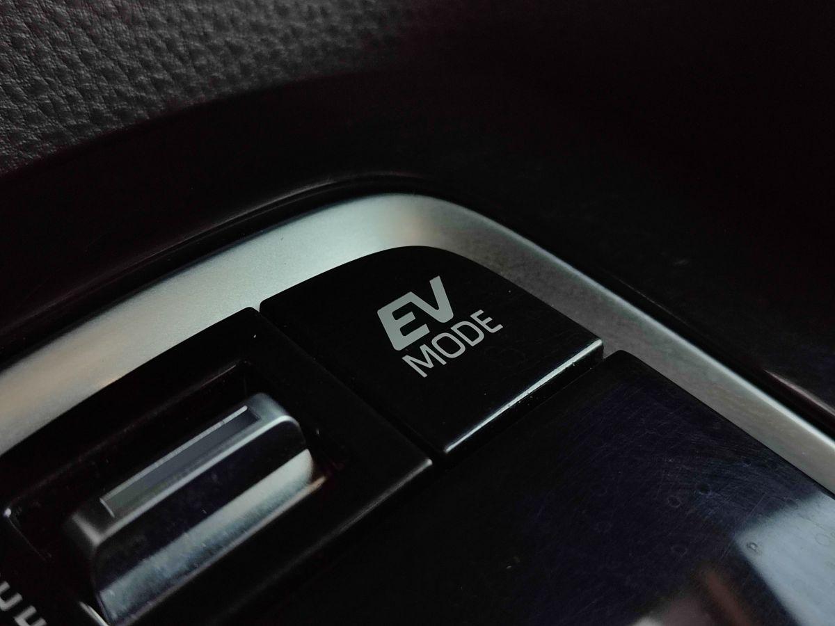 COROLLA HYBRID 1.8 FLAME X-PACK E-CVT FL