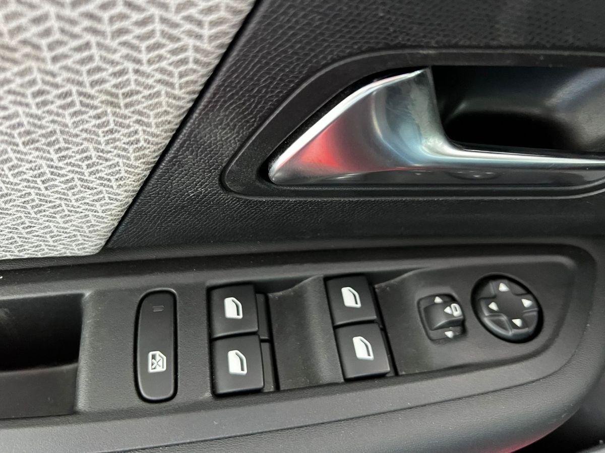 C4 X SHINE BOLD 1.2 PURETECH 130 EAT8