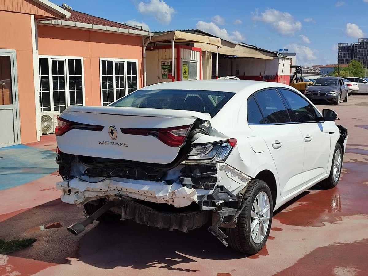 MEGANE SEDAN TOUCH 1.3 TCE EDC 140