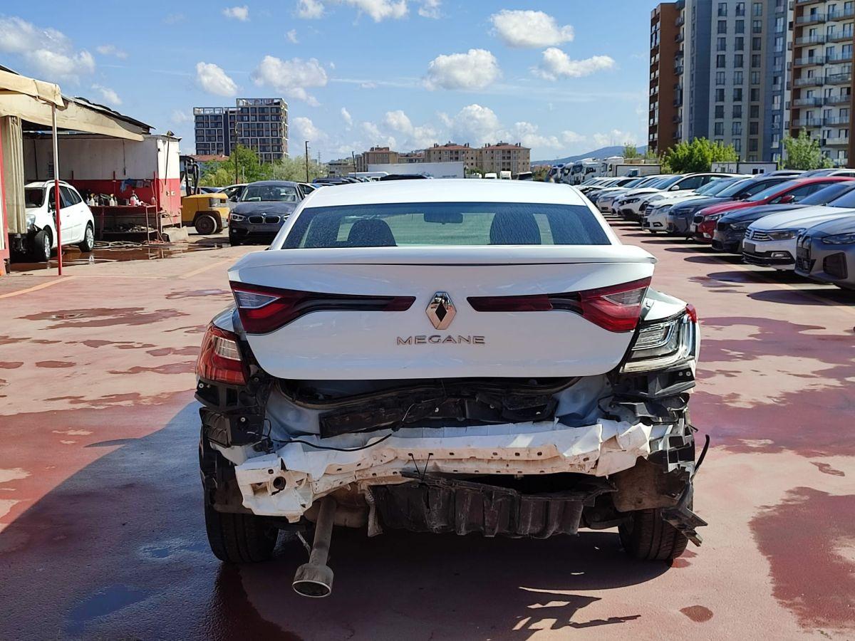 MEGANE SEDAN TOUCH 1.3 TCE EDC 140