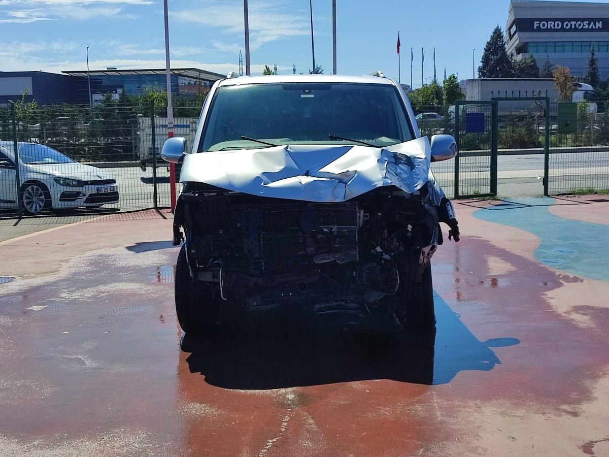 TRANSPORTER CAMLIVAN 4+1 150 E6