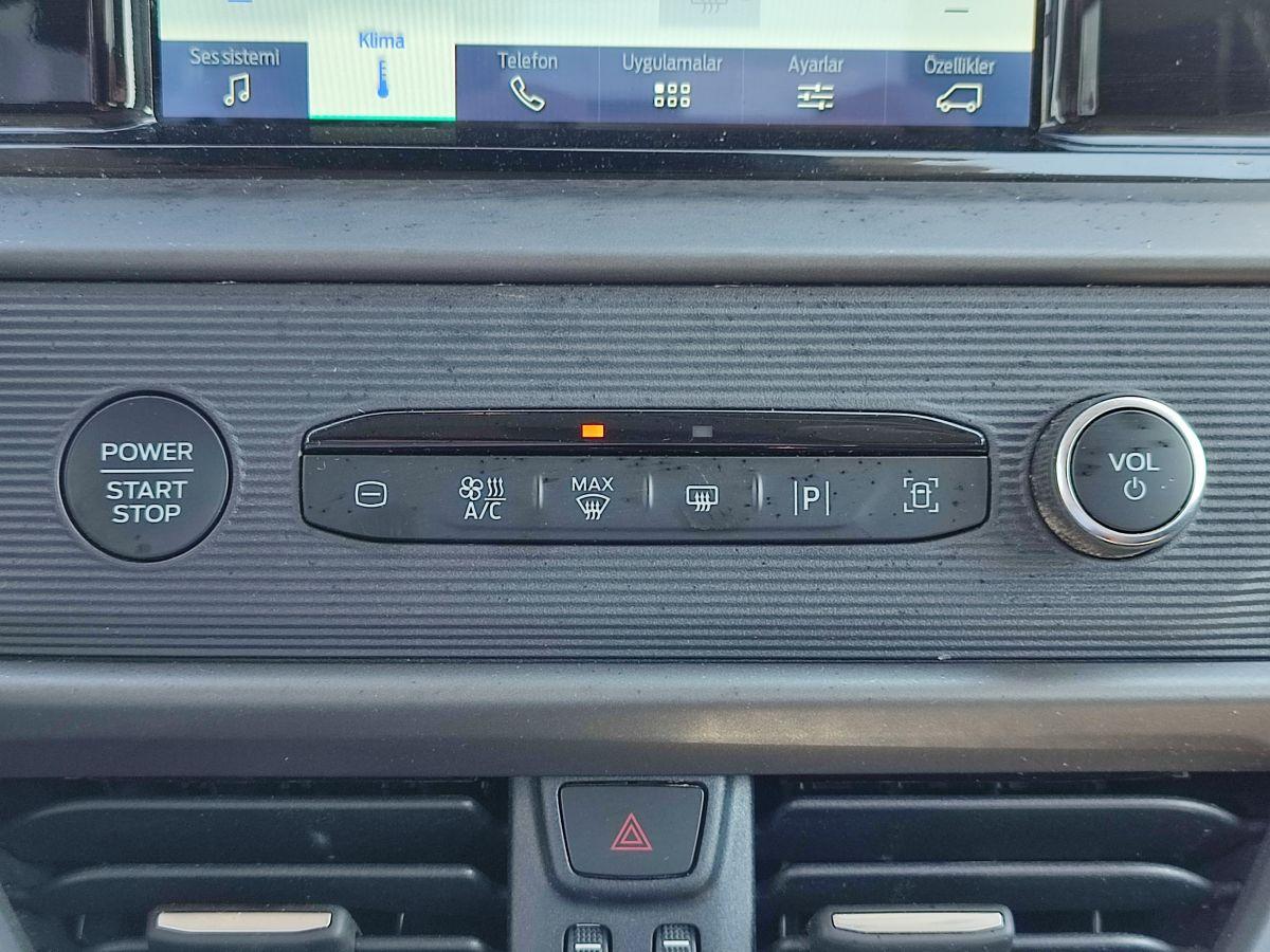 TOURNEO COURIER 1.5 D 100 TITANIUM