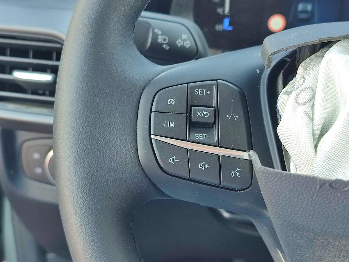 TOURNEO COURIER 1.5 D 100 TITANIUM