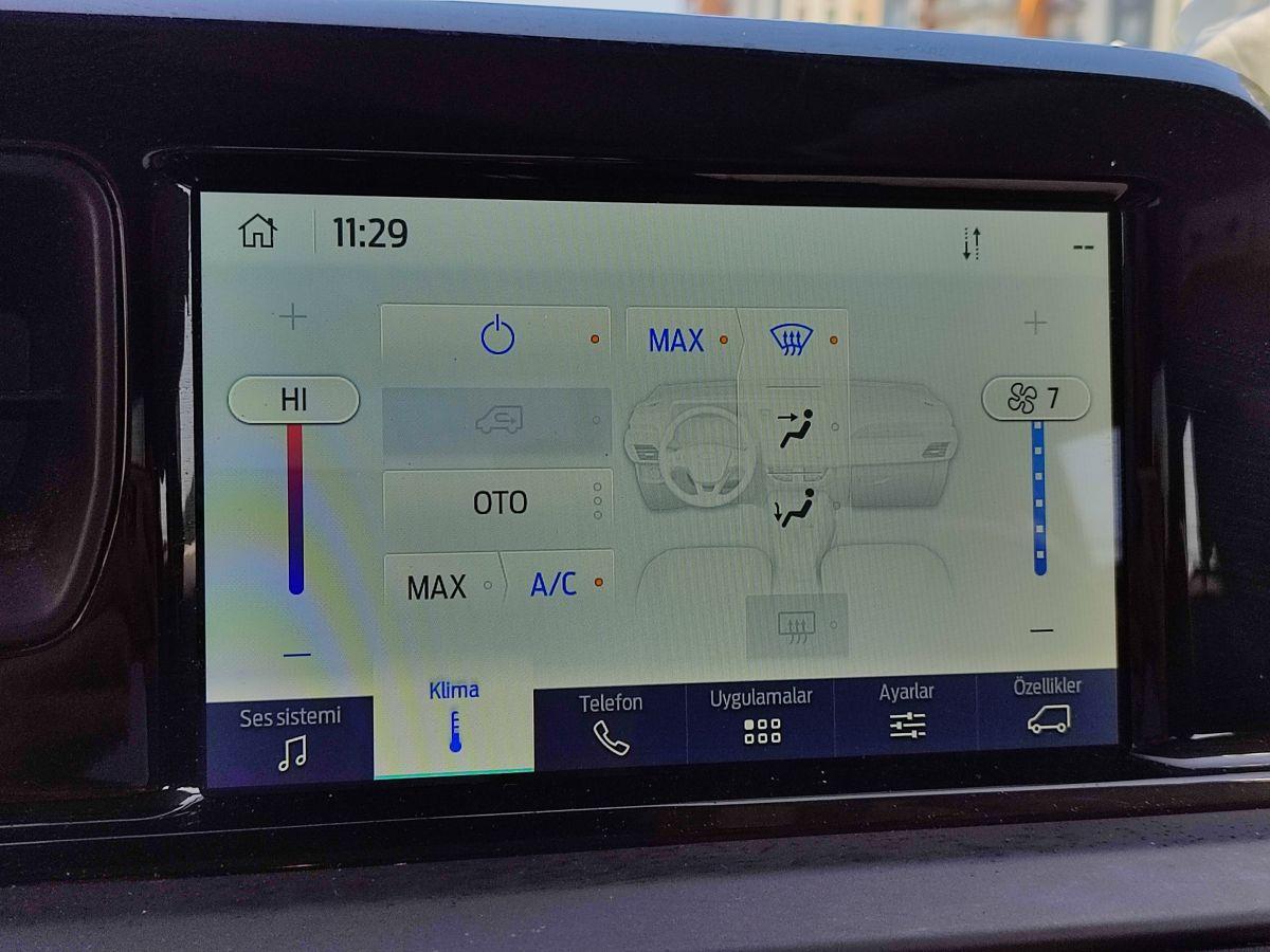 TOURNEO COURIER 1.5 D 100 TITANIUM