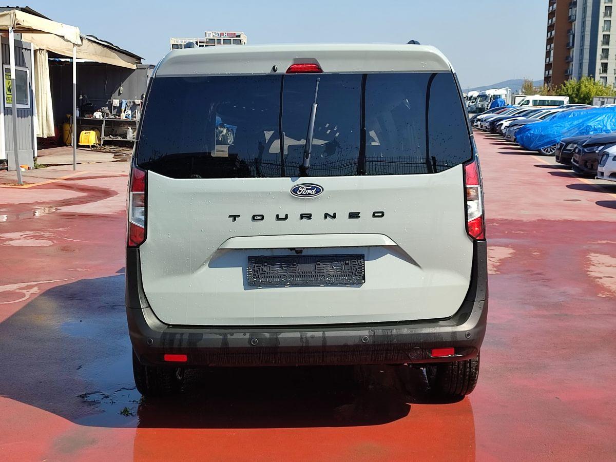 TOURNEO COURIER 1.5 D 100 TITANIUM
