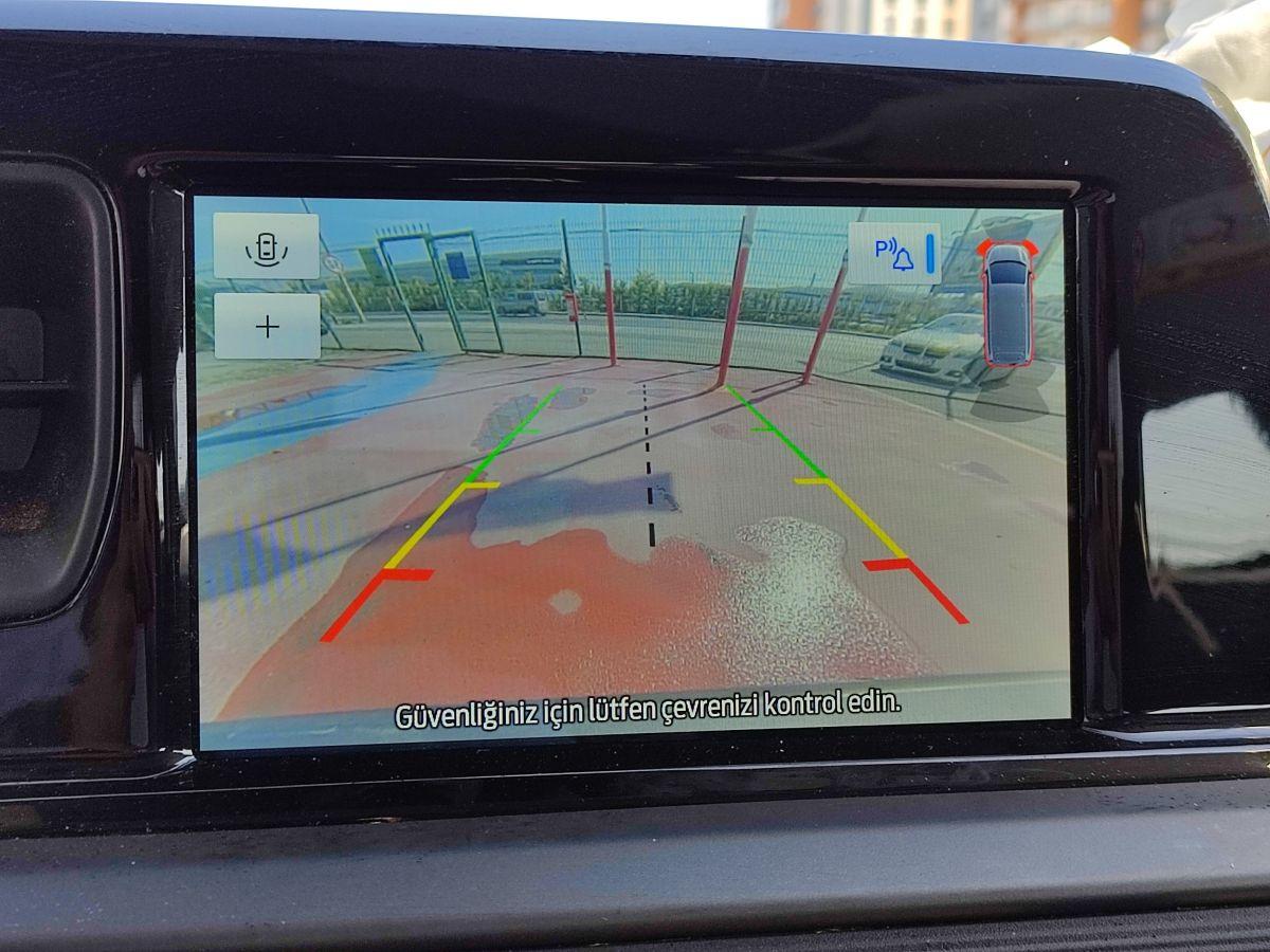 TOURNEO COURIER 1.5 D 100 TITANIUM