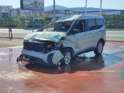 TOURNEO COURIER 1.5 D 100 TITANIUM