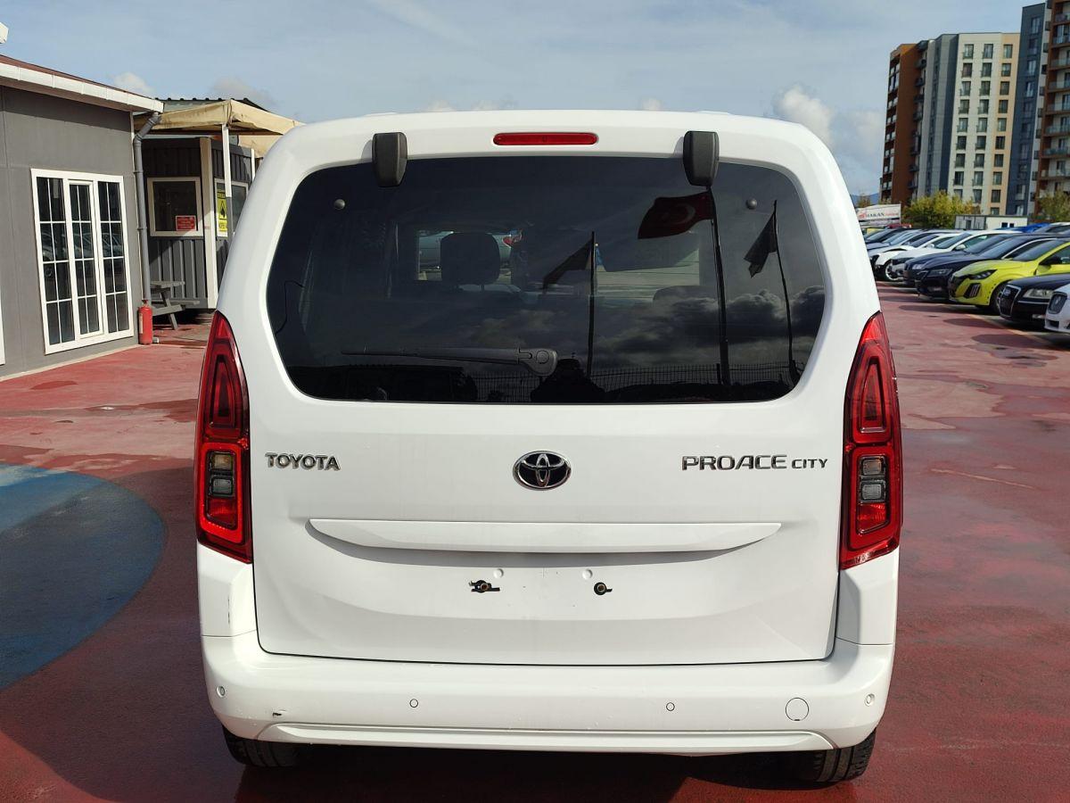 PROACE CITY 1.5 D 130 DREAM A/T