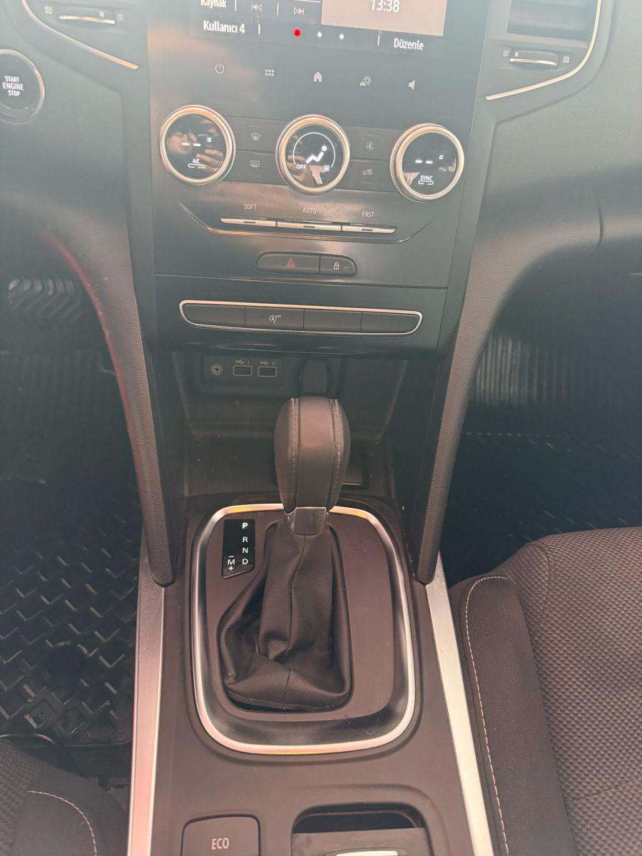 MEGANE SEDAN TOUCH 1.3 TCE EDC 140 FAZ2