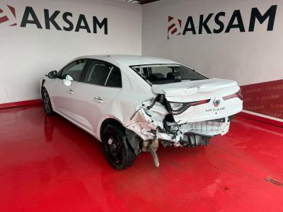 MEGANE SEDAN TOUCH 1.3 TCE EDC 140 FAZ2