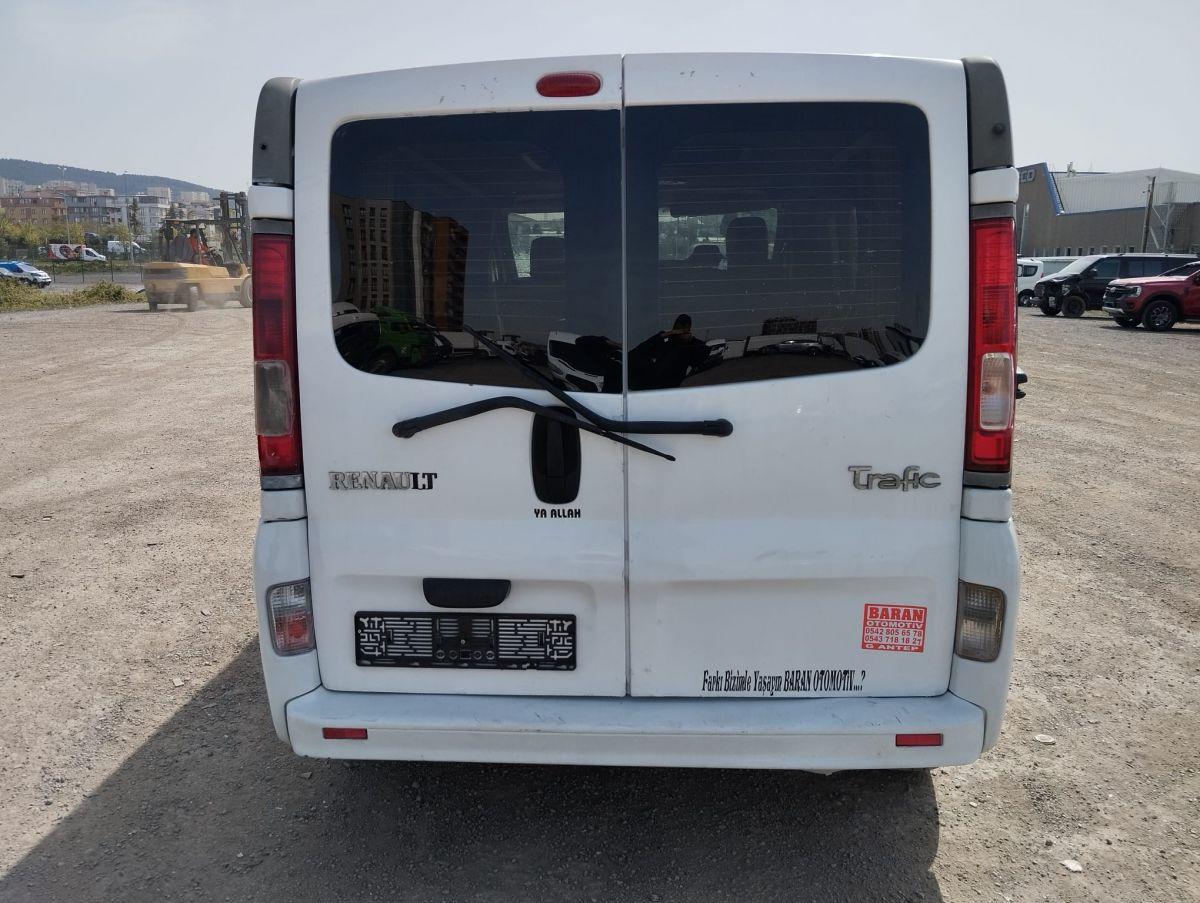 TRAFIC VAN GRAND CONFORT 5+1