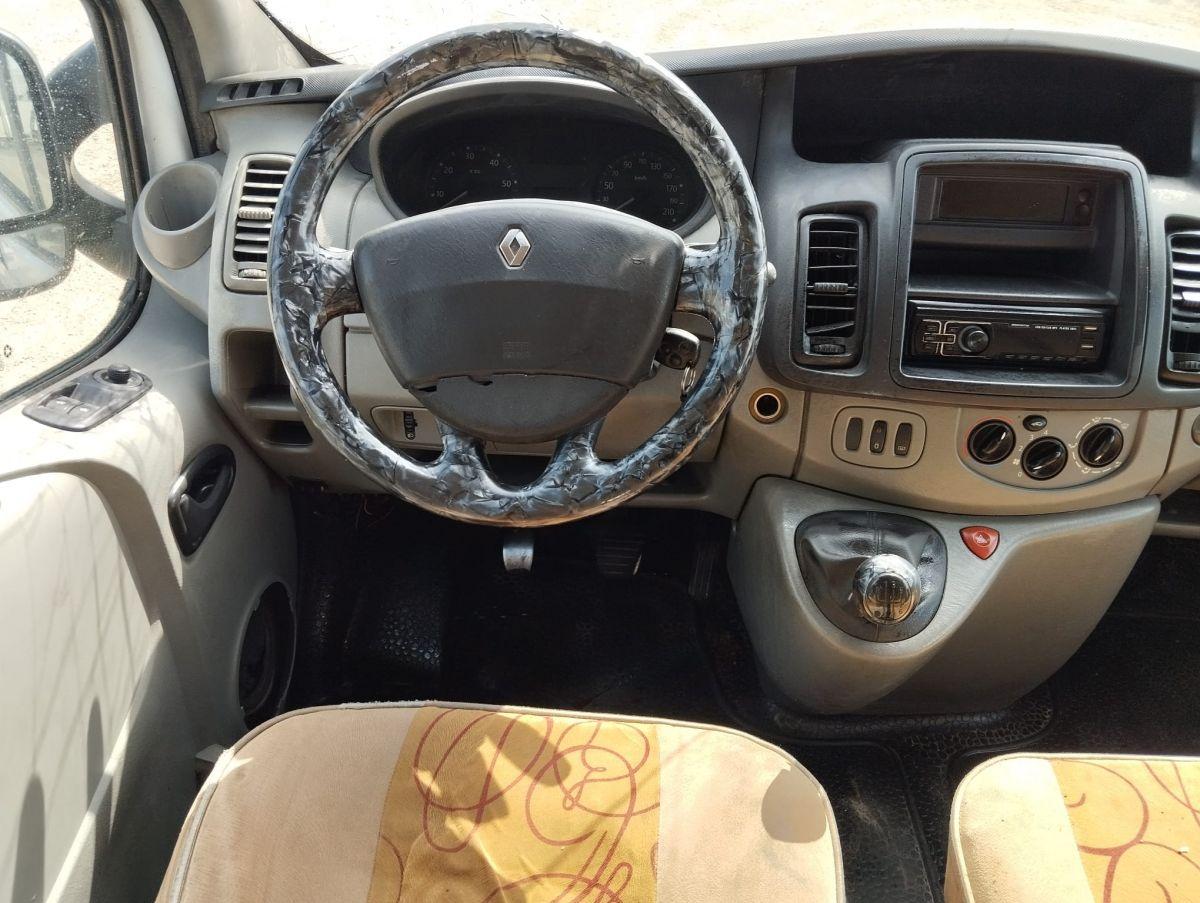 TRAFIC VAN GRAND CONFORT 5+1