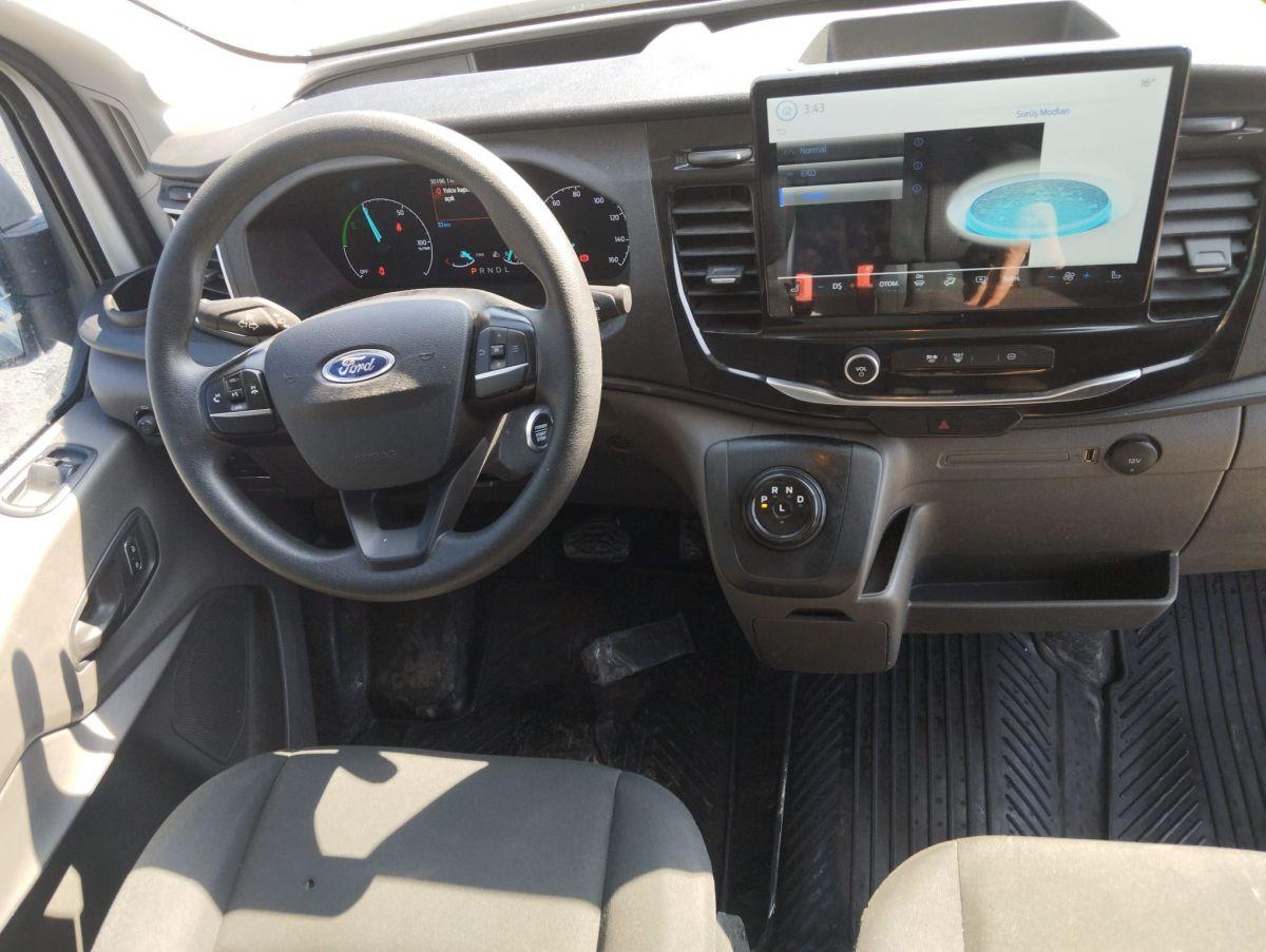 TRANSIT 350L VAN BEV 135KW TREND AT