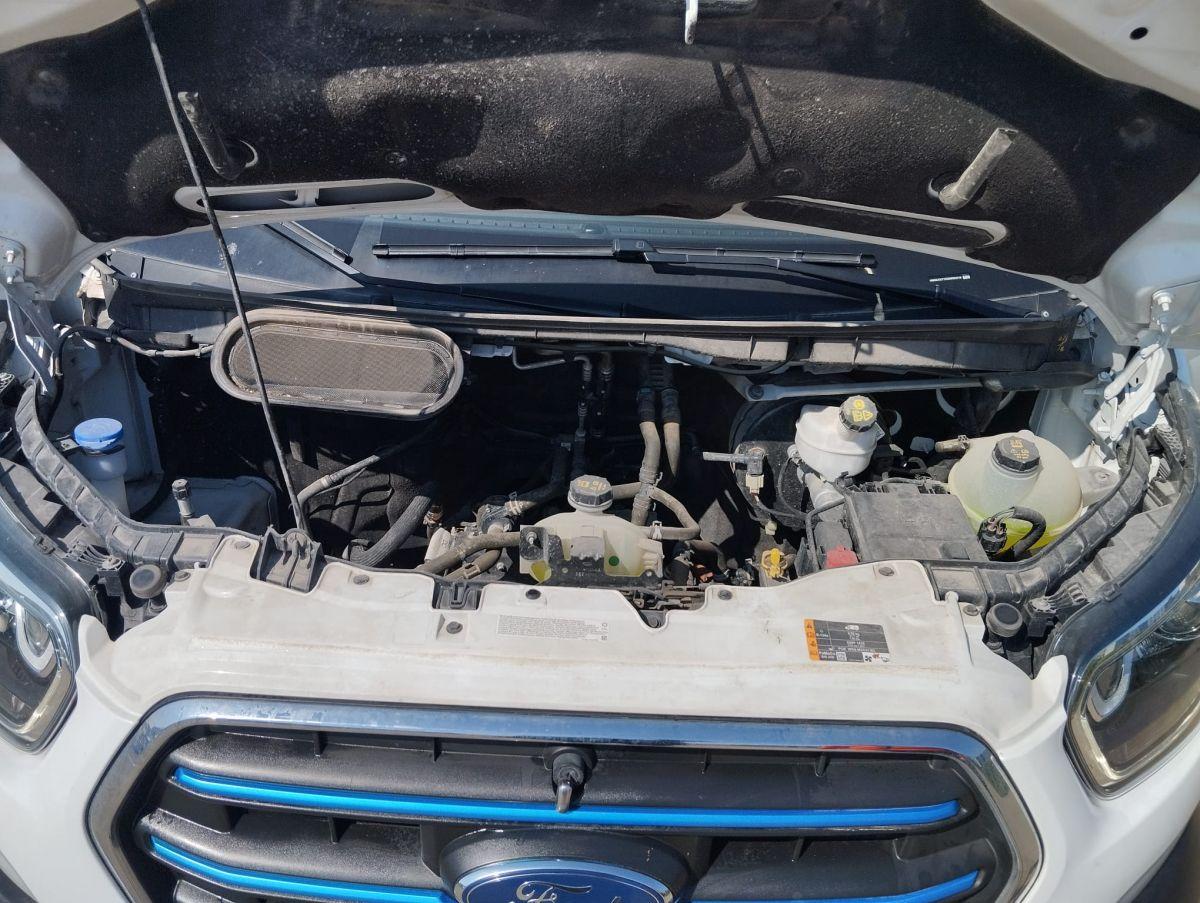 TRANSIT 350L VAN BEV 135KW TREND AT