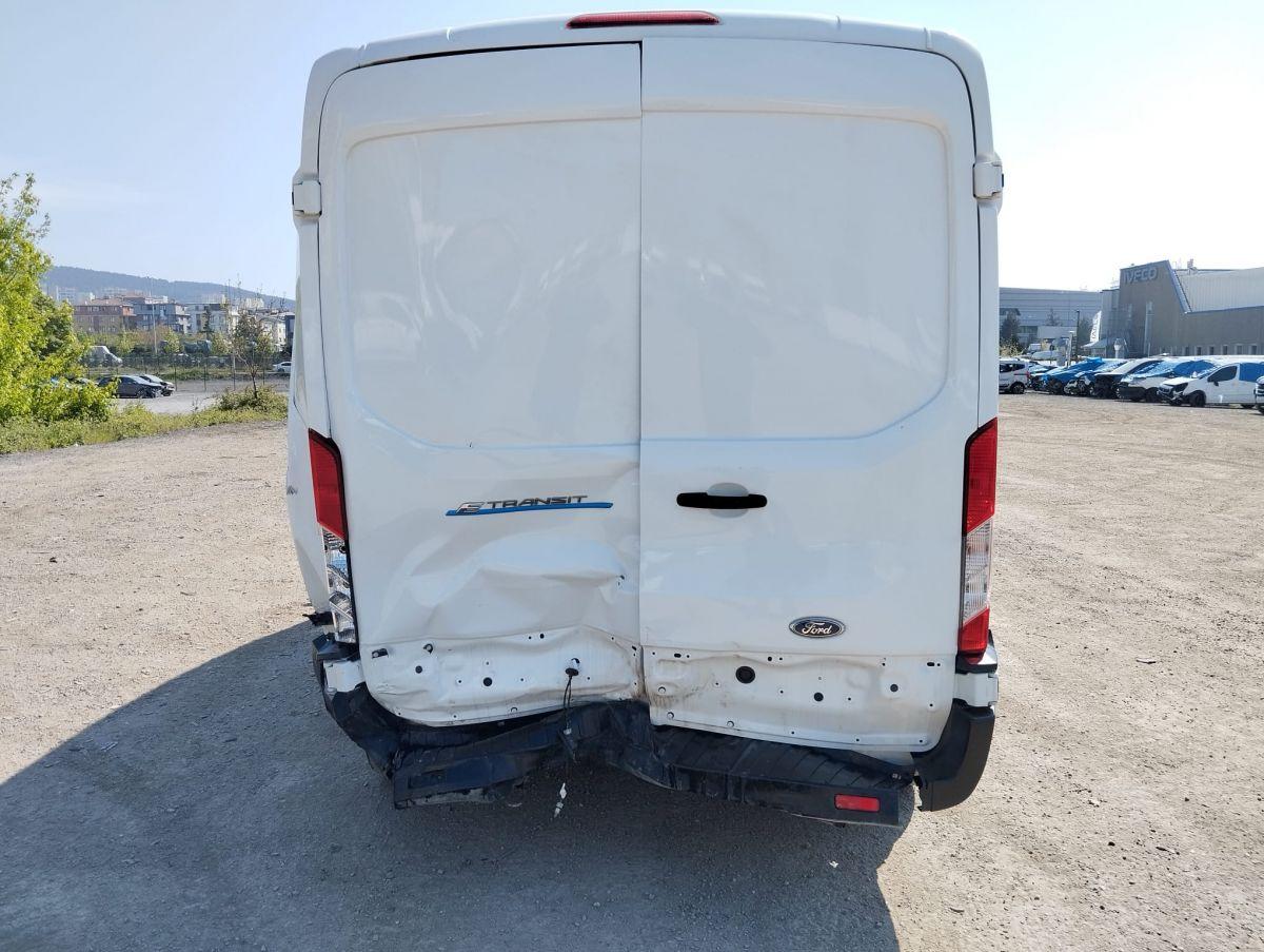 TRANSIT 350L VAN BEV 135KW TREND AT