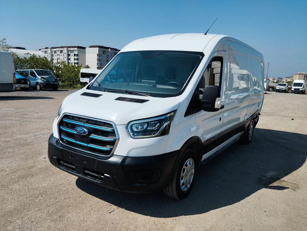 TRANSIT 350L VAN BEV 135KW TREND AT