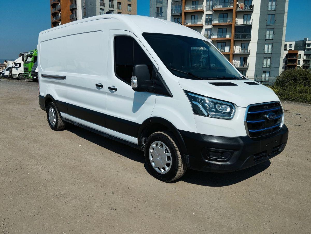 TRANSIT 350L VAN BEV 135KW TREND AT