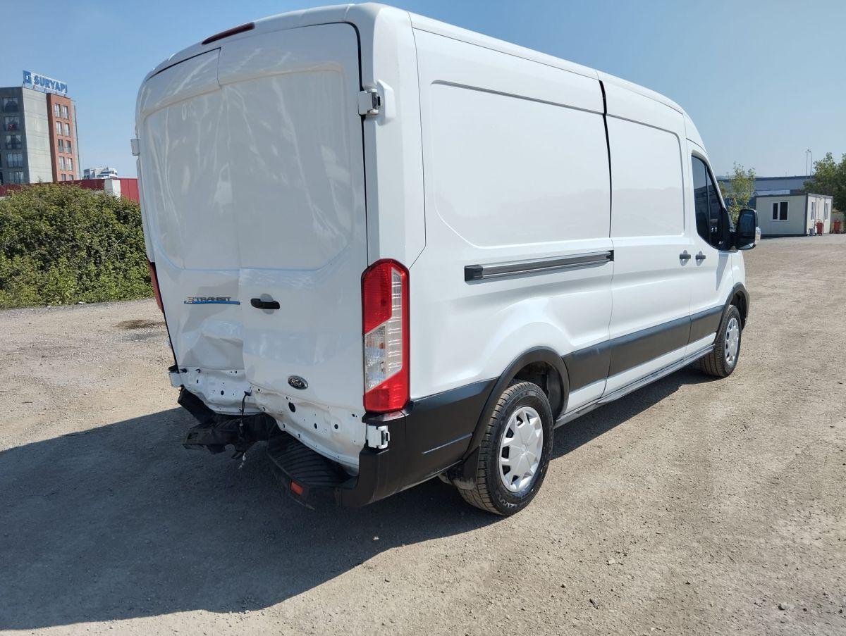 TRANSIT 350L VAN BEV 135KW TREND AT