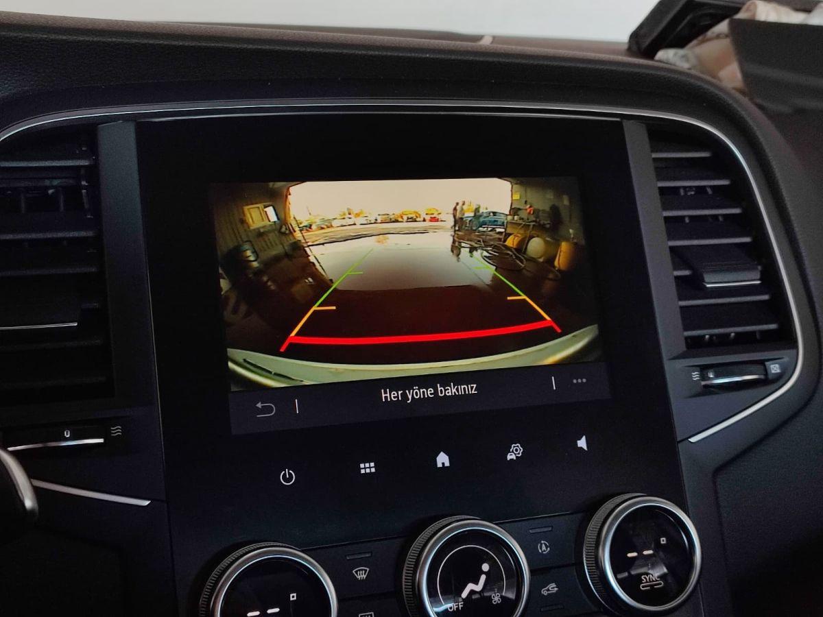 MEGANE SEDAN TOUCH 1.3 TCE EDC 140 FAZ2