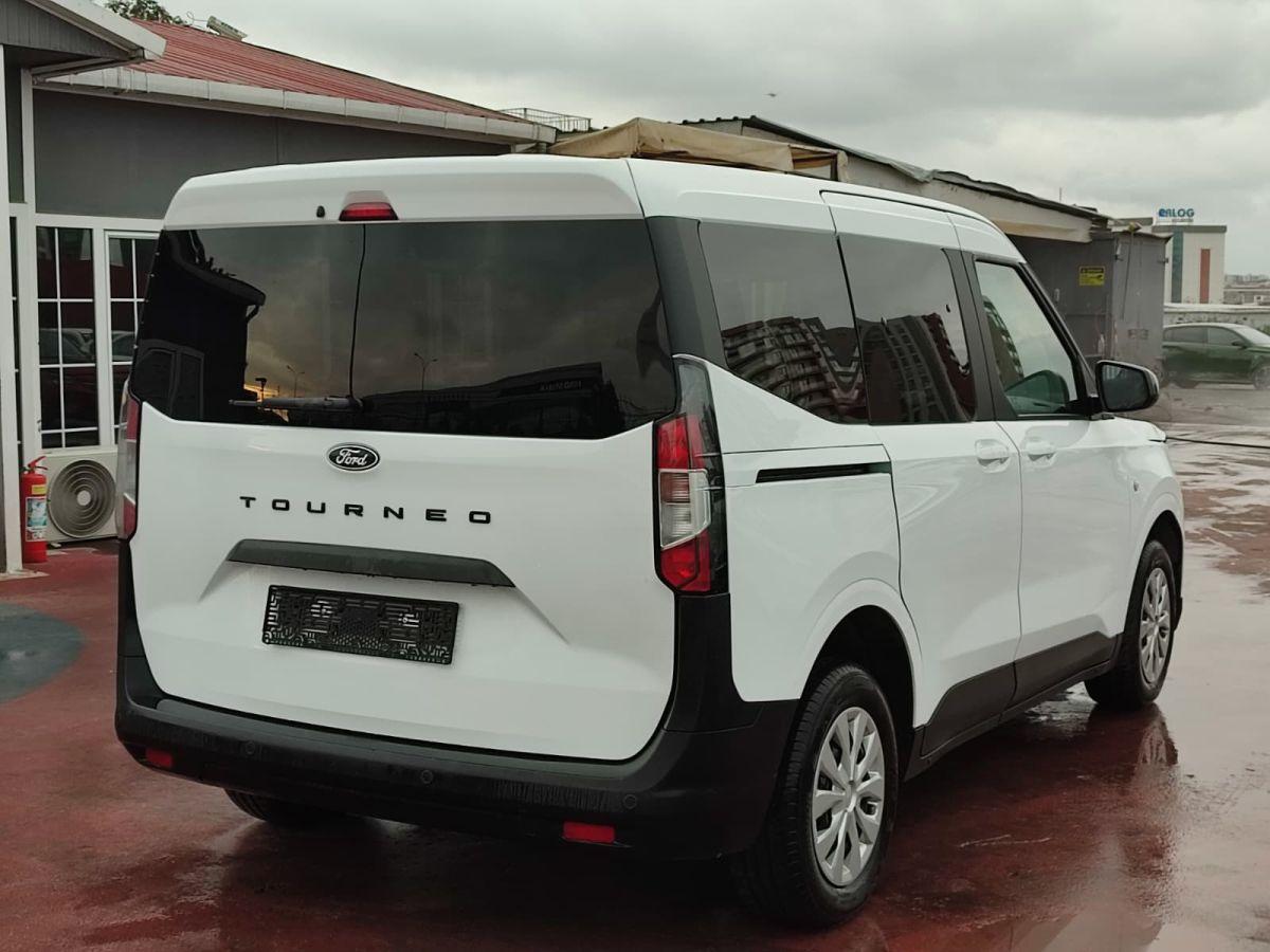 TOURNEO COURIER 1.5 D 100 DELUXE