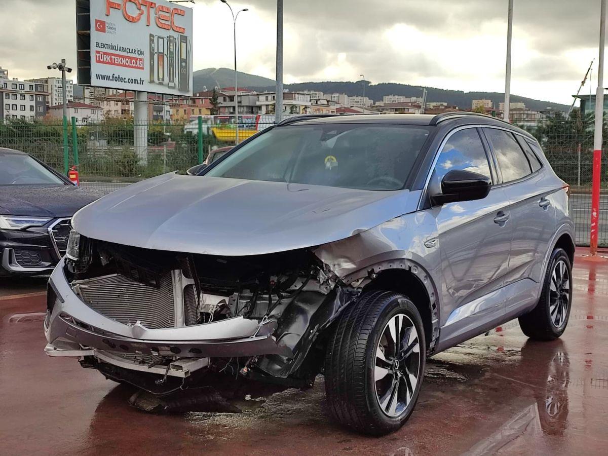 GRANDLAND 1.2 130 AT8 ELEGANCE