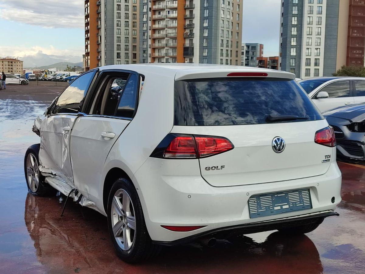 GOLF VII 1.6 TDI BMT 105 COMFORTLINE TIP. DSG