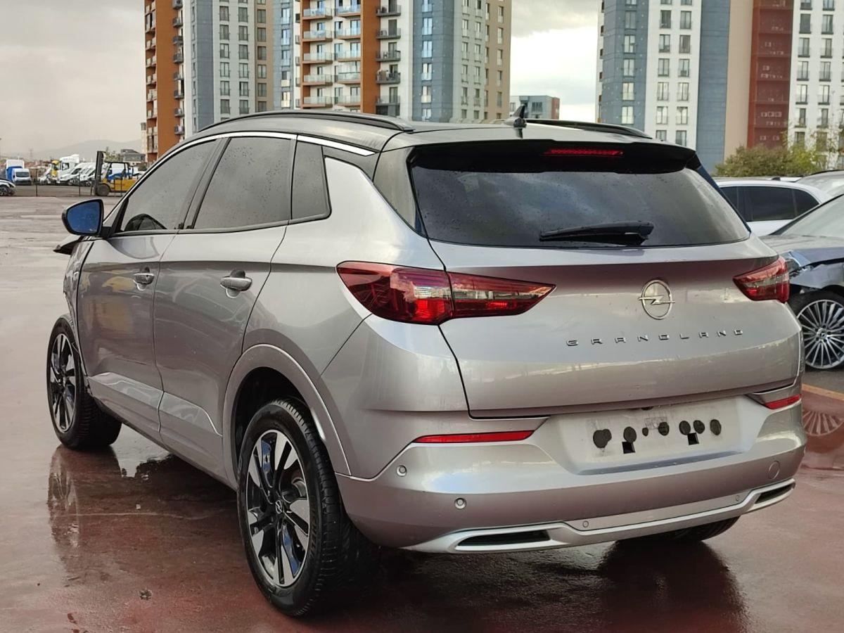 GRANDLAND 1.2 130 AT8 ELEGANCE