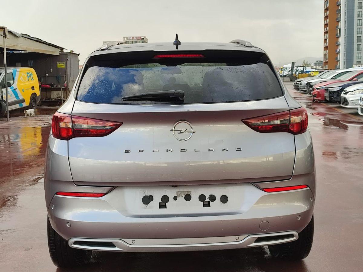 GRANDLAND 1.2 130 AT8 ELEGANCE