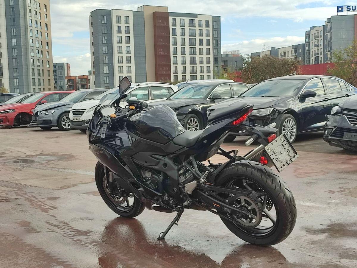 KAWASAKI NİNJA ZX-4R