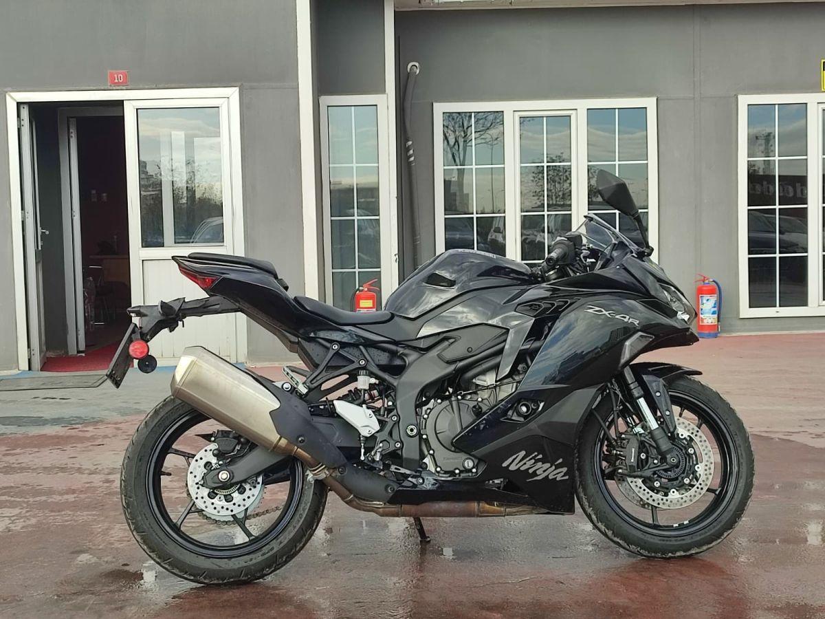 KAWASAKI NİNJA ZX-4R