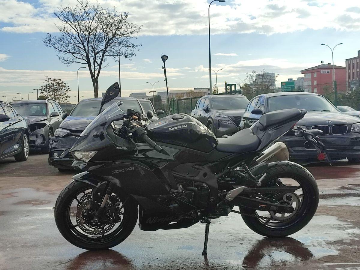 KAWASAKI NİNJA ZX-4R