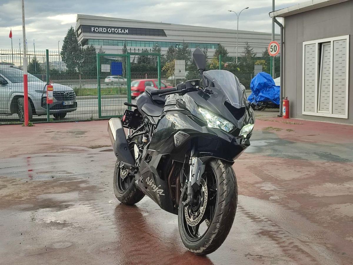 KAWASAKI NİNJA ZX-4R