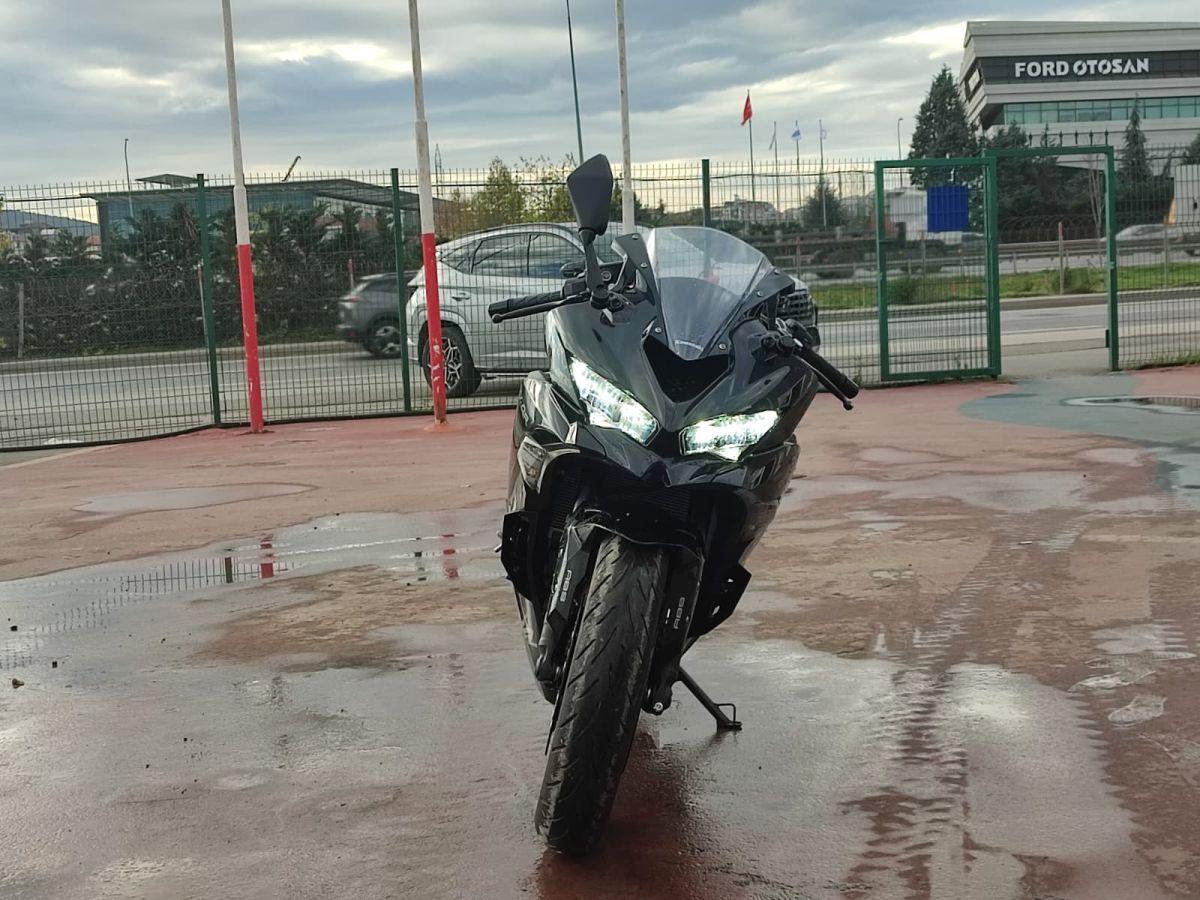 KAWASAKI NİNJA ZX-4R