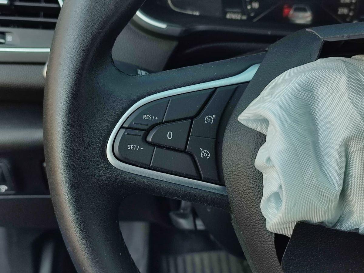 MEGANE SEDAN TOUCH 1.3 TCE EDC 140 FAZ2