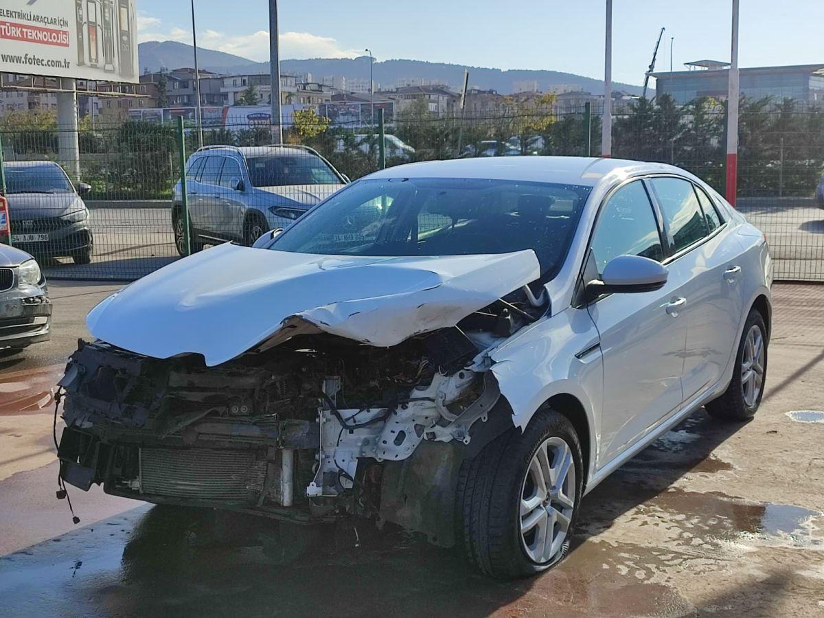 MEGANE SEDAN JOY 1.3 TCE EDC 140