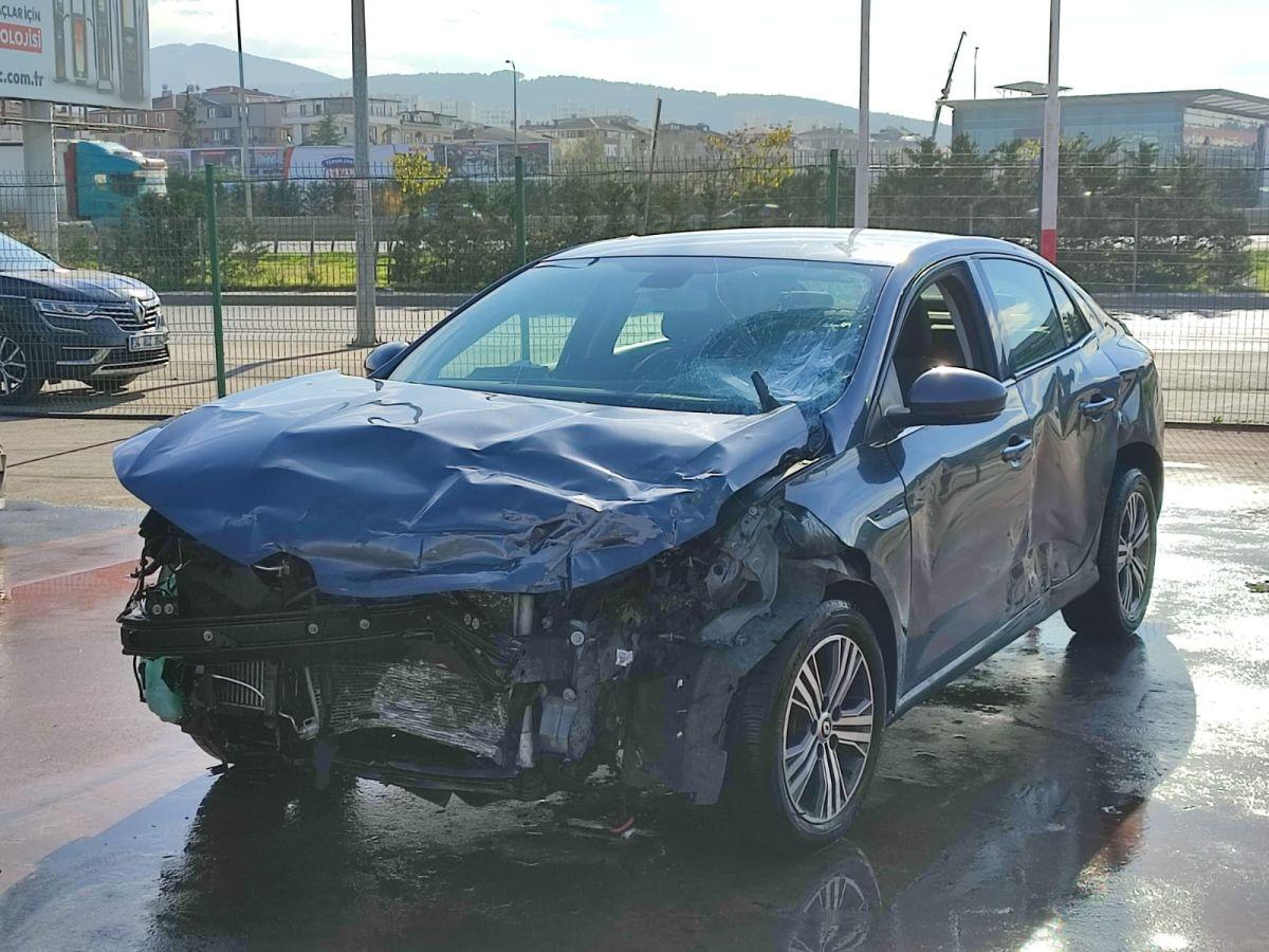 MEGANE SEDAN TOUCH 1.3 TCE EDC 140 FAZ2