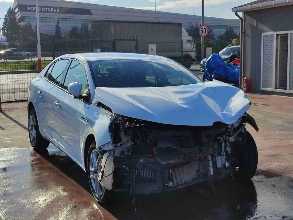 MEGANE SEDAN JOY 1.3 TCE EDC 140