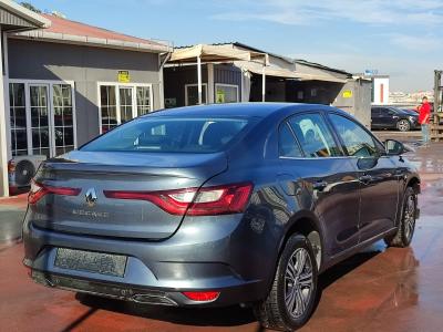 MEGANE SEDAN TOUCH 1.3 TCE EDC 140 FAZ2