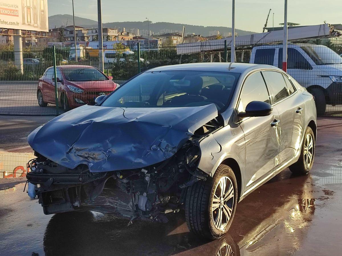 MEGANE SEDAN TOUCH 1.3 TCE EDC 140 FAZ2