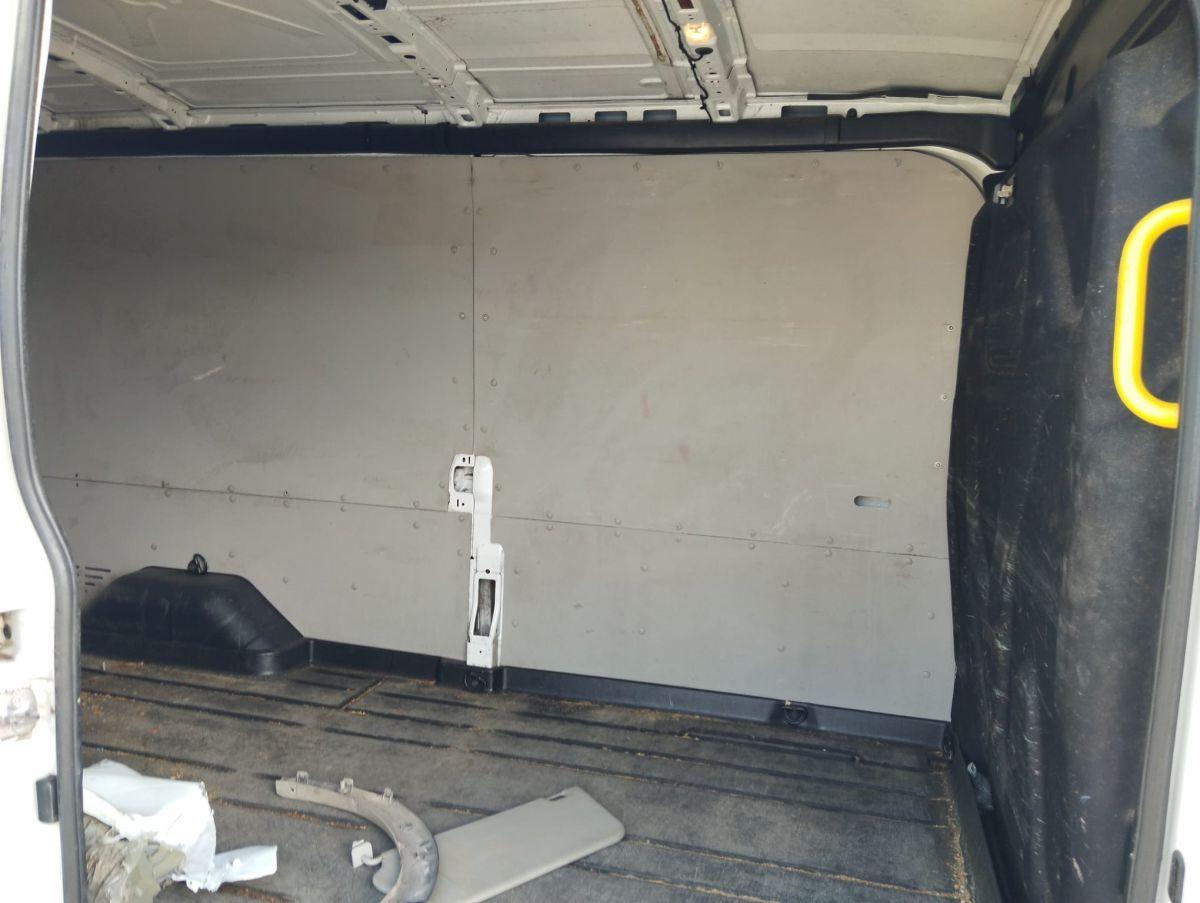 TRANSIT 350L VAN BEV 198KW DELUXE AT