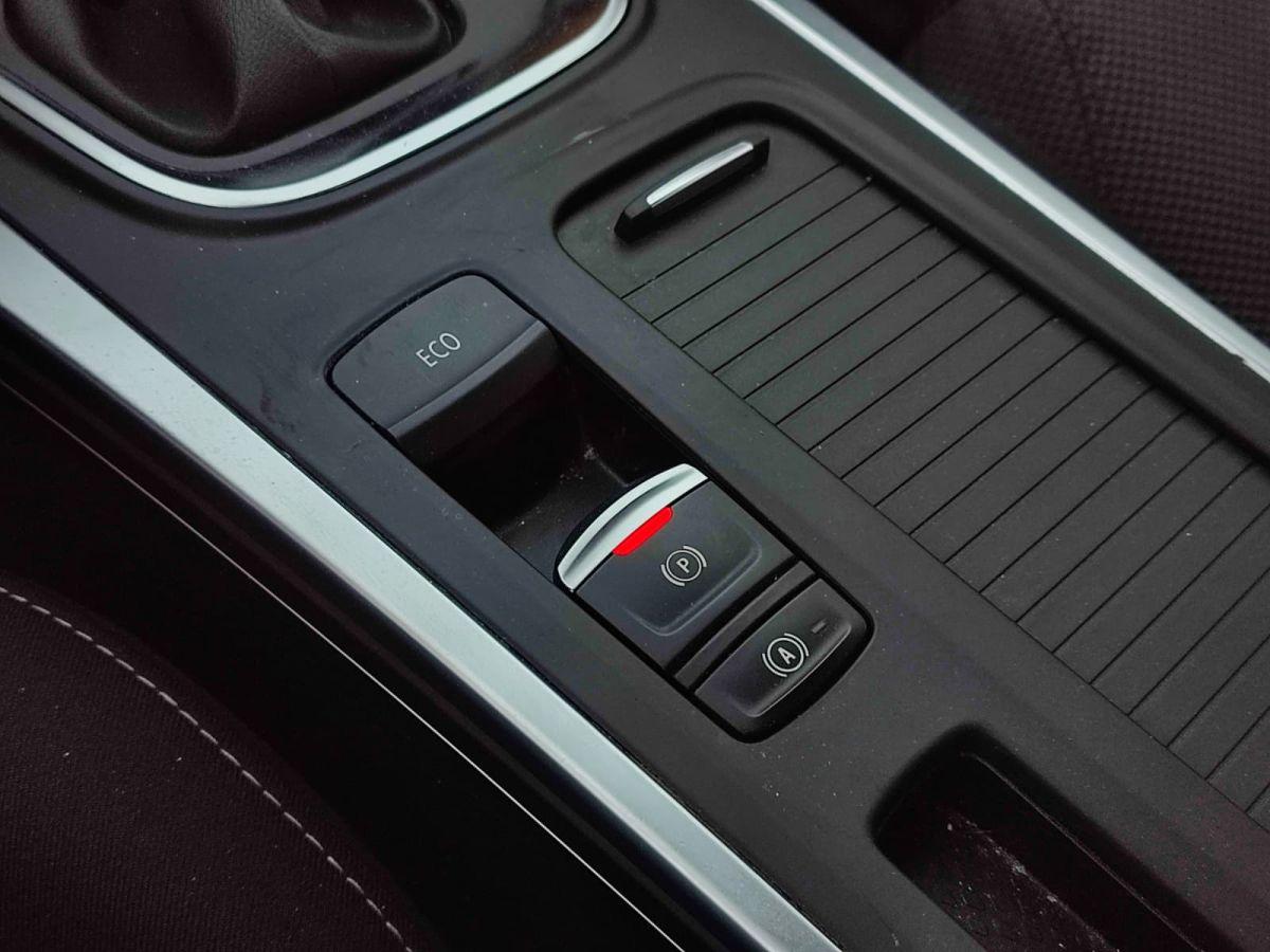 MEGANE SEDAN TOUCH 1.3 TCE EDC 140 FAZ2