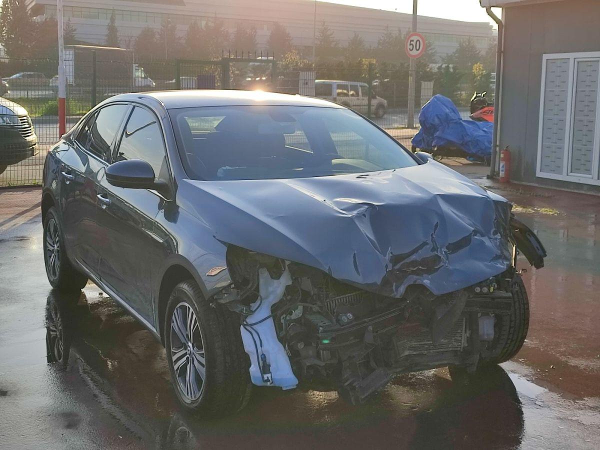 MEGANE SEDAN TOUCH 1.3 TCE EDC 140 FAZ2