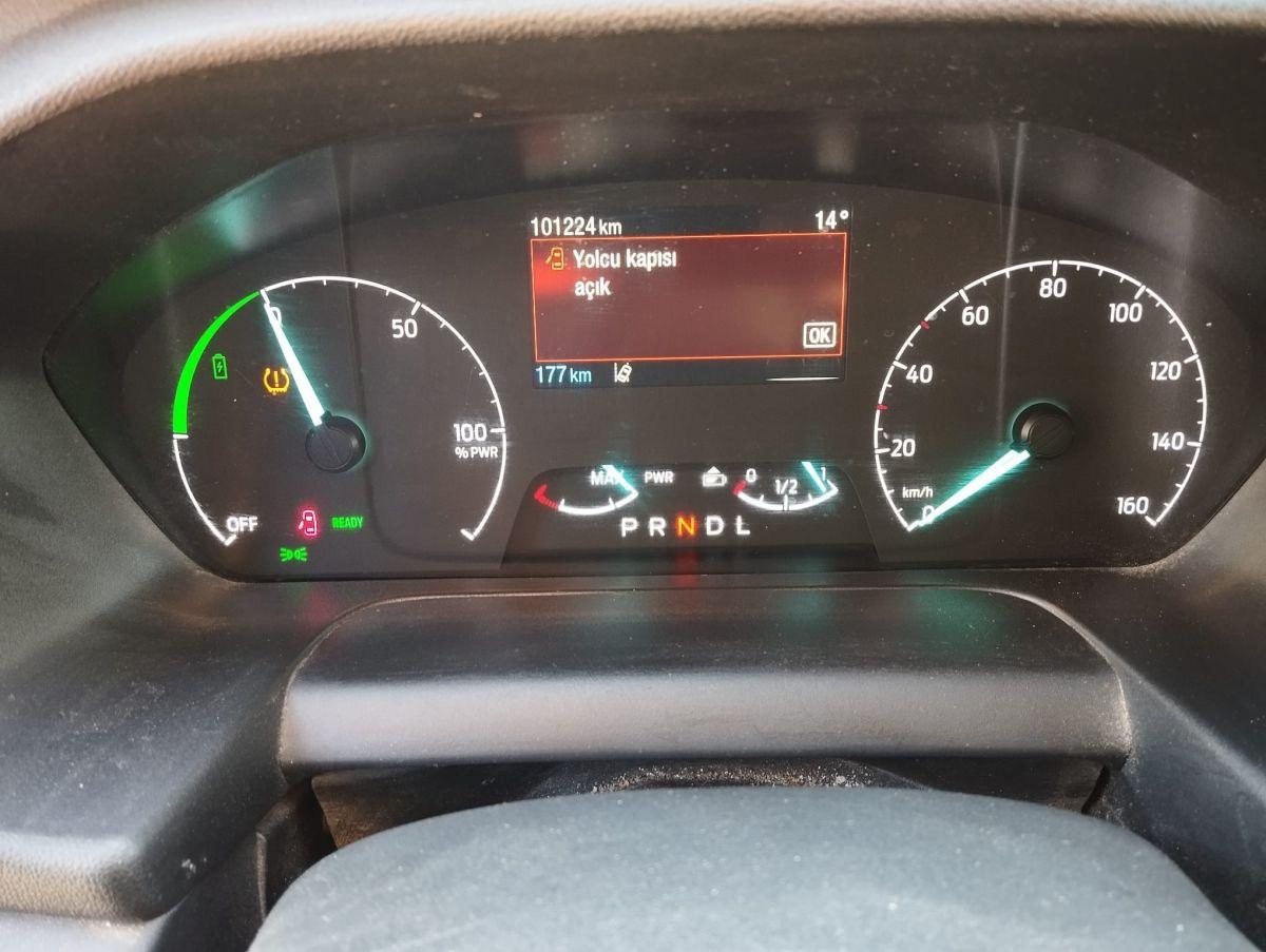 TRANSIT 350L VAN BEV 198KW DELUXE AT