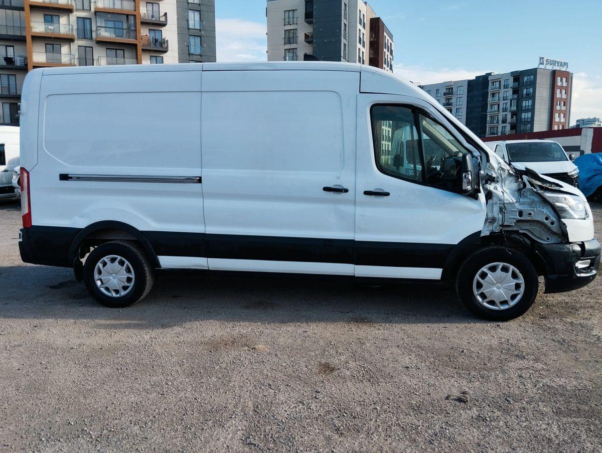 TRANSIT 350L VAN BEV 198KW DELUXE AT