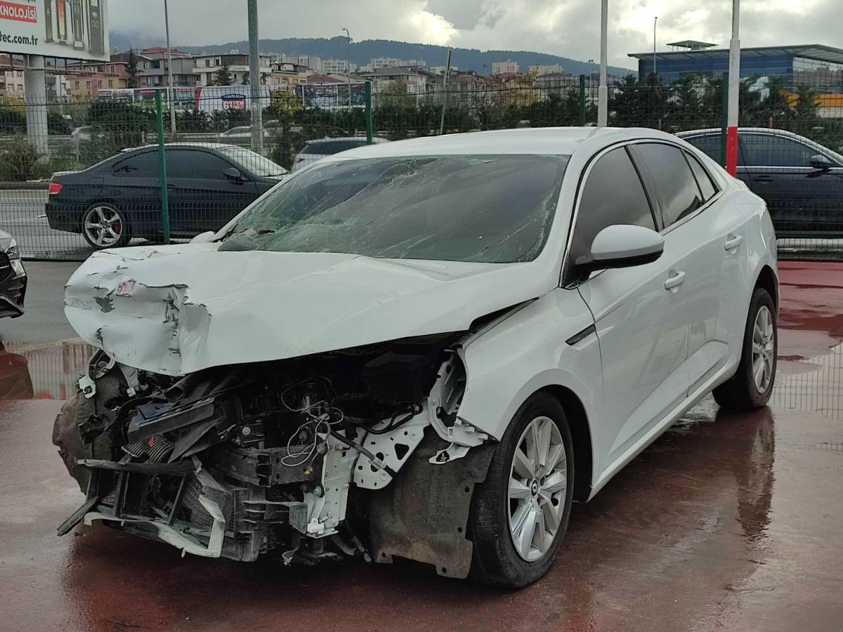 MEGANE SEDAN JOY COMFORT 1.3 TCE EDC 140 FAZ2