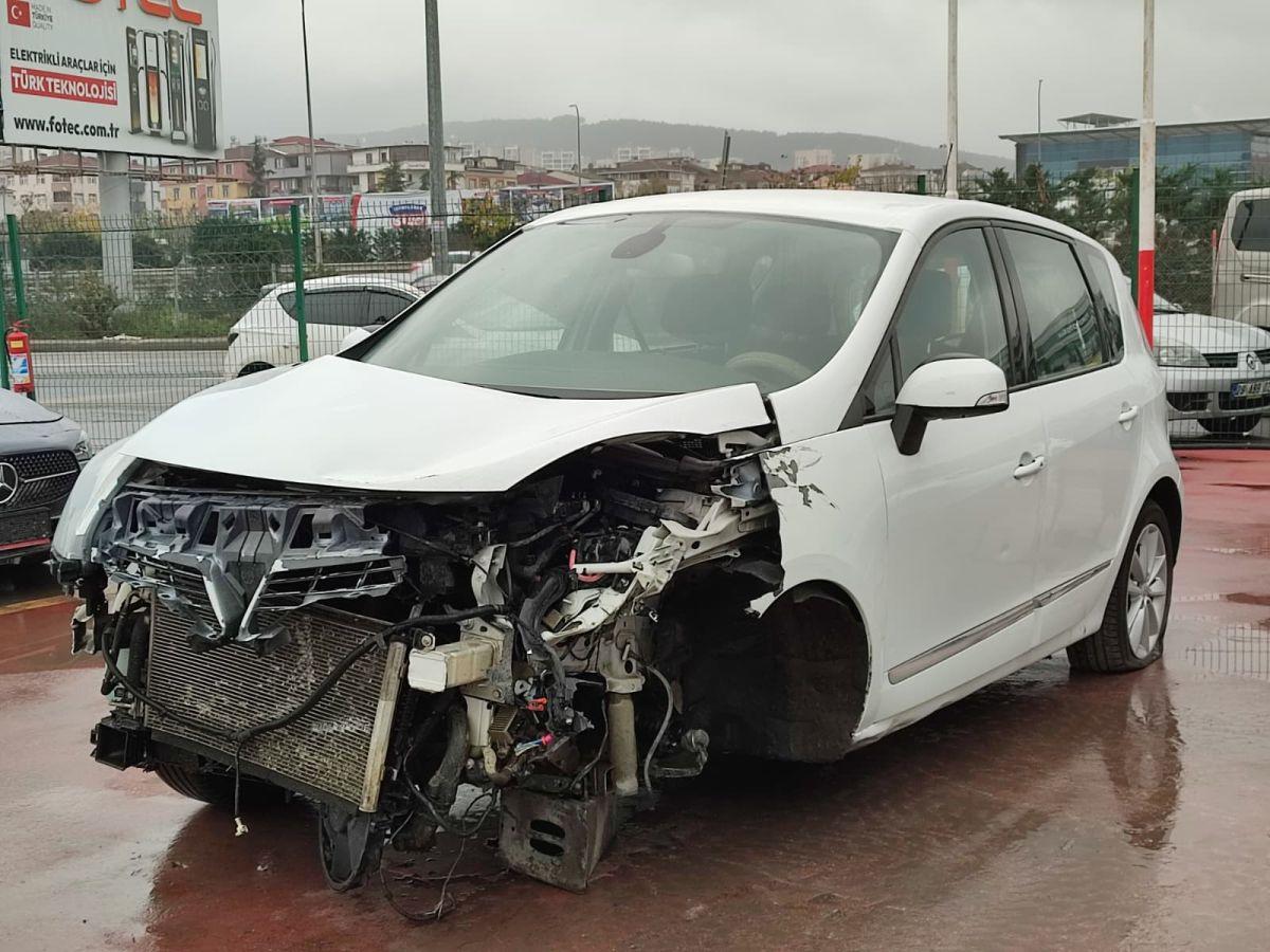 GRAND SCENIC PRIVILEGE 1.5 DCI 105 5KISI