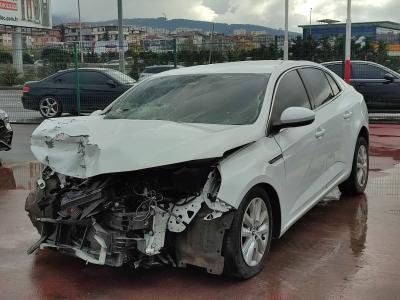 MEGANE SEDAN JOY COMFORT 1.3 TCE EDC 140 FAZ2