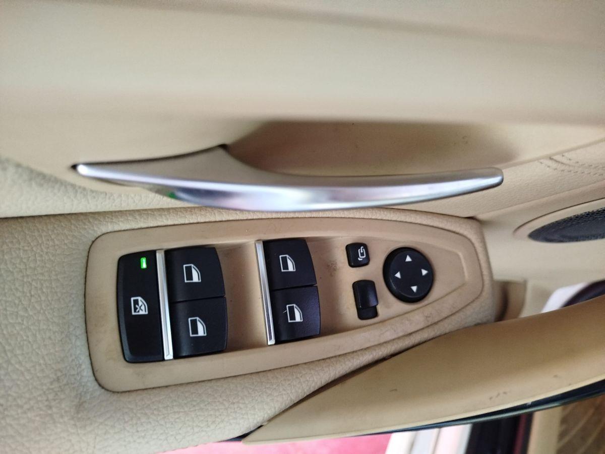 318i SEDAN 1.5 (136) PREMIUM LINE