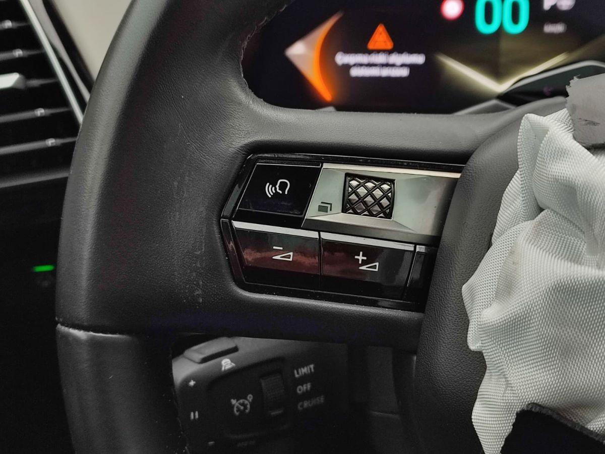 DS 7 ESPRIT DE VOYAGE E-TENSE 4X4 300