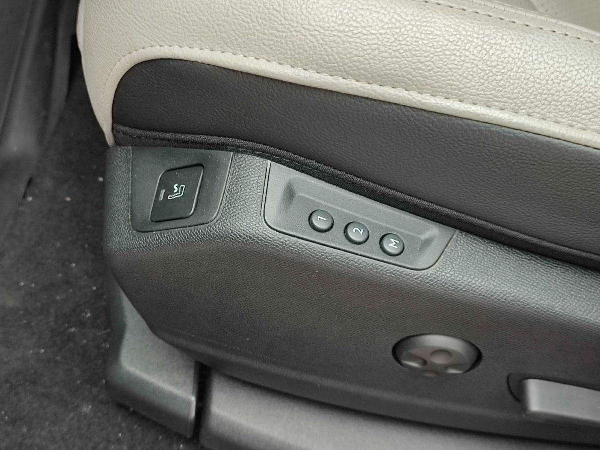 DS 7 ESPRIT DE VOYAGE E-TENSE 4X4 300